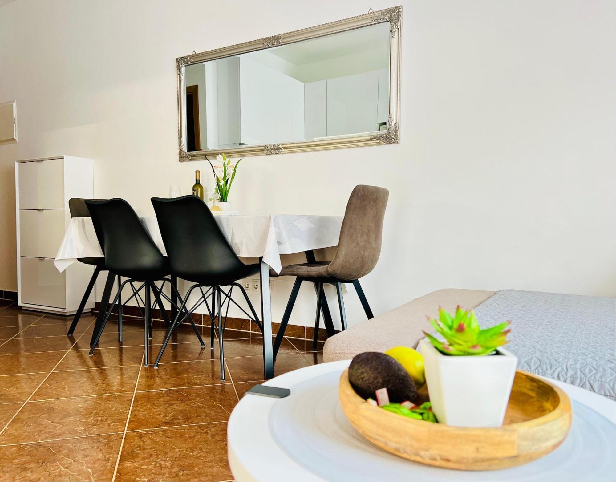 Eden Apartman *